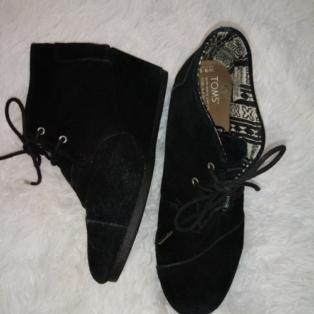 🔖🔖SOLD 🔖🔖 Kala Suede Lace Up Wedge Booties